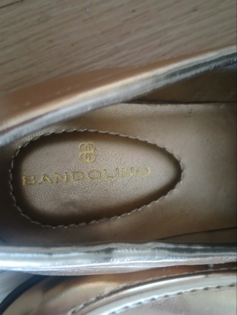 Bandolino Laly Metallic Gold Loafers Slip-On Almond Toe Polished Chain 8.5 Women - Picture 11 of 16